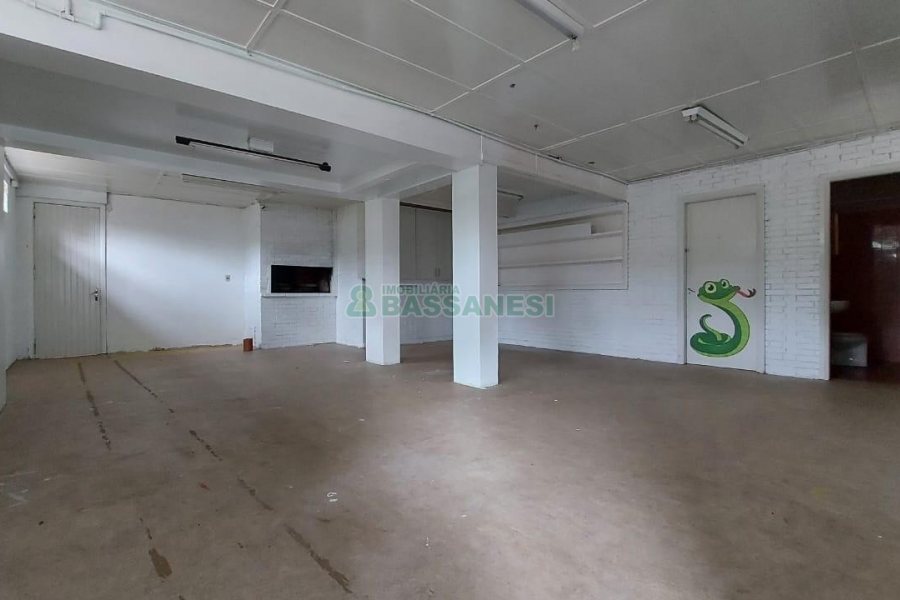 Casa Comercial com 350m², 1 vaga, no bairro Lourdes em Caxias do Sul para Alugar