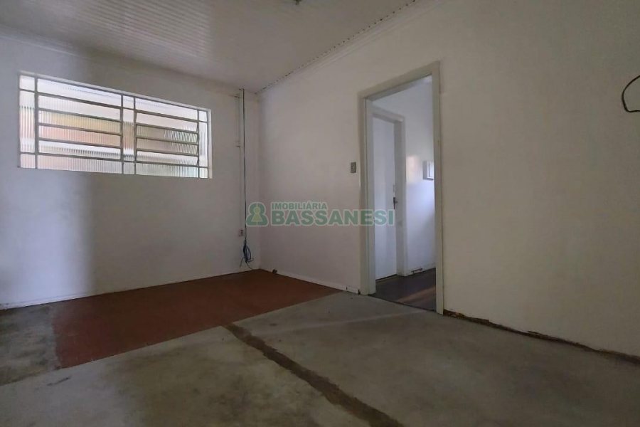 Casa Comercial com 350m², 1 vaga, no bairro Lourdes em Caxias do Sul para Alugar