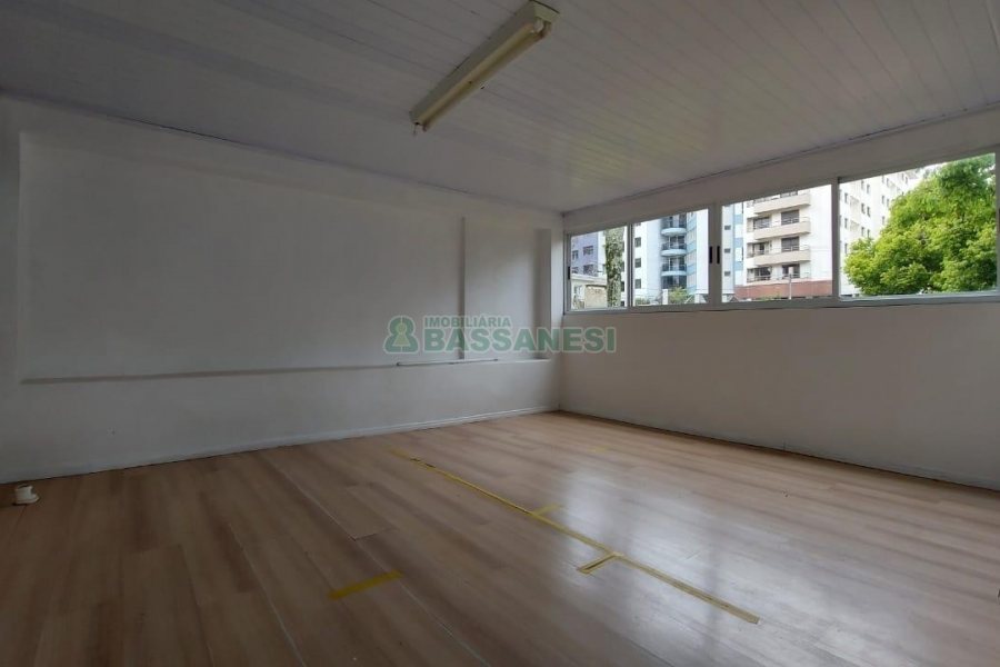 Casa Comercial com 350m², 1 vaga, no bairro Lourdes em Caxias do Sul para Alugar
