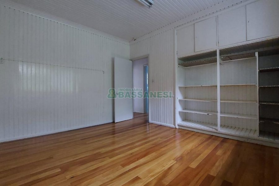 Casa Comercial com 350m², 1 vaga, no bairro Lourdes em Caxias do Sul para Alugar