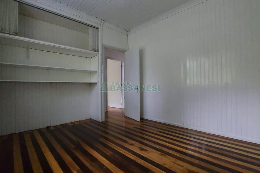 Casa Comercial com 350m², 1 vaga, no bairro Lourdes em Caxias do Sul para Alugar