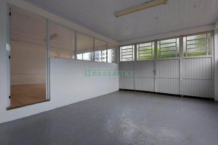 Casa Comercial com 350m², 1 vaga, no bairro Lourdes em Caxias do Sul para Alugar