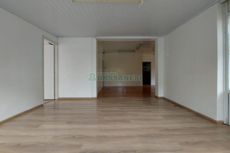 Casa Comercial com 350m², 1 vaga, no bairro Lourdes em Caxias do Sul para Alugar