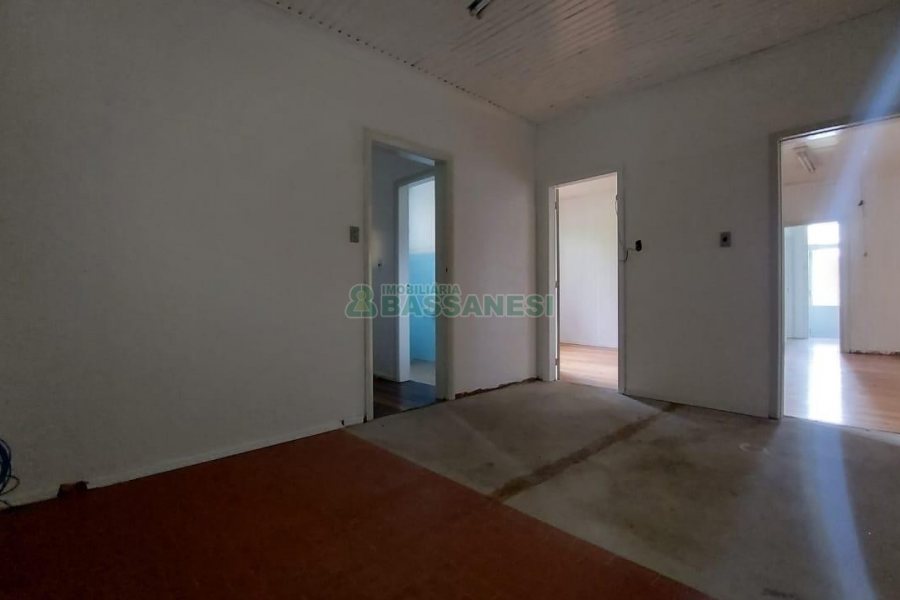 Casa Comercial com 350m², 1 vaga, no bairro Lourdes em Caxias do Sul para Alugar