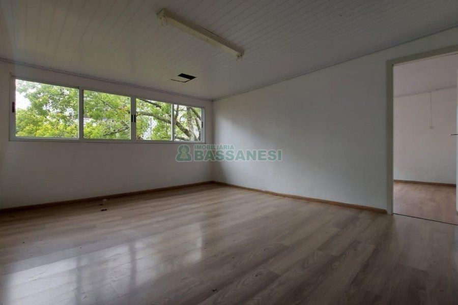 Casa Comercial com 350m², 1 vaga, no bairro Lourdes em Caxias do Sul para Alugar