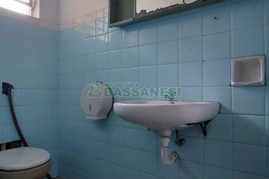 Casa Comercial com 350m², 1 vaga, no bairro Lourdes em Caxias do Sul para Alugar