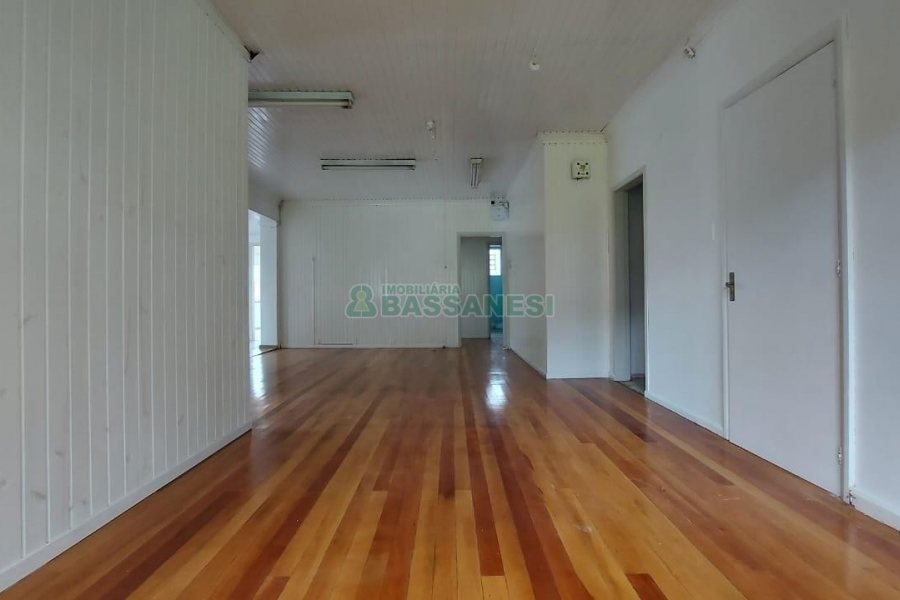 Casa Comercial com 350m², 1 vaga, no bairro Lourdes em Caxias do Sul para Alugar