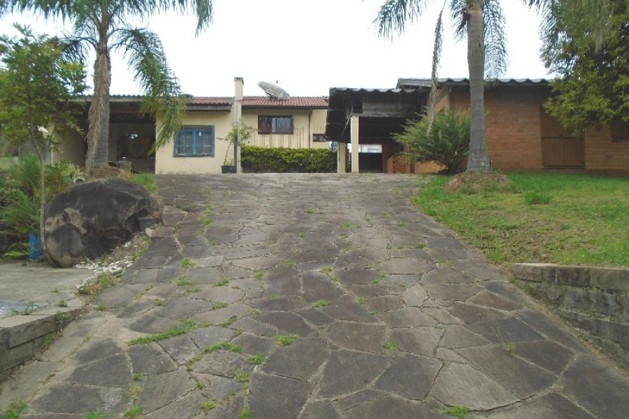 Casa, 3 dormitórios, 1 vaga, no bairro Colina Sorriso em Caxias do Sul para Comprar