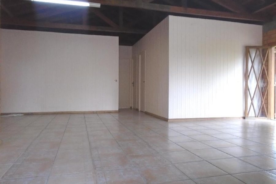 Casa, 3 dormitórios, 1 vaga, no bairro Colina Sorriso em Caxias do Sul para Comprar