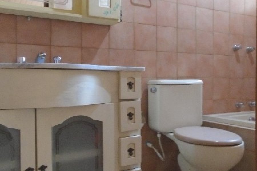 Casa, 3 dormitórios, 1 vaga, no bairro Colina Sorriso em Caxias do Sul para Comprar