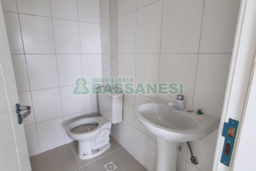 Sala com 44m², 1 vaga, no bairro Desvio Rizzo em Caxias do Sul para Comprar