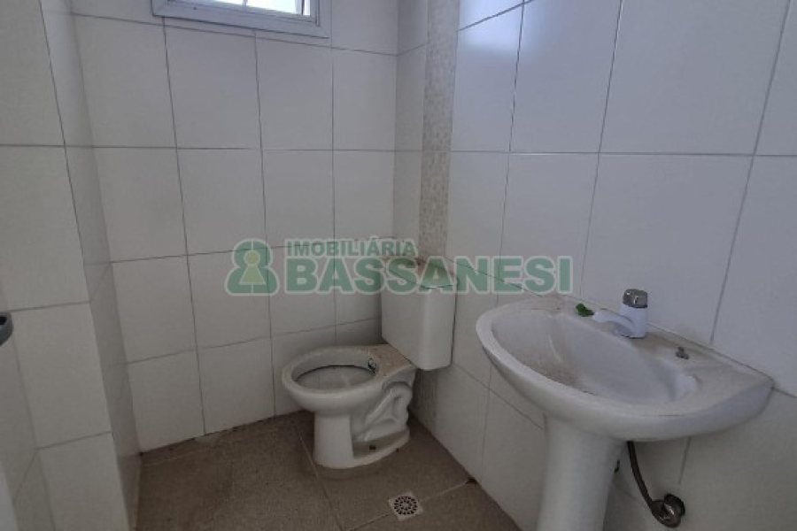 Sala com 46m², 1 vaga, no bairro Desvio Rizzo em Caxias do Sul para Comprar