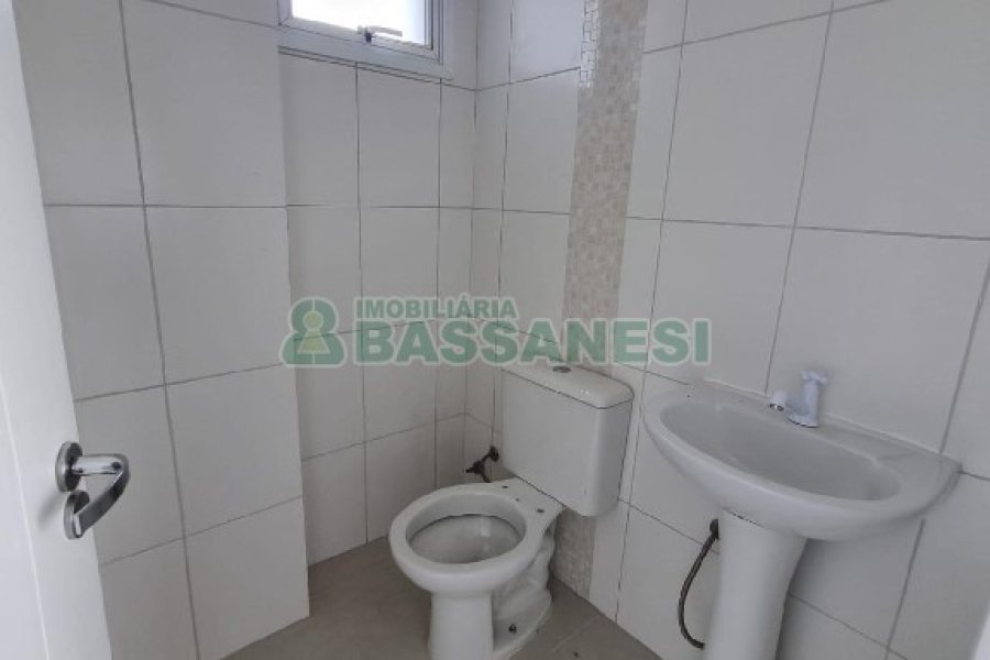 Sala com 51m², 1 vaga, no bairro Desvio Rizzo em Caxias do Sul para Comprar