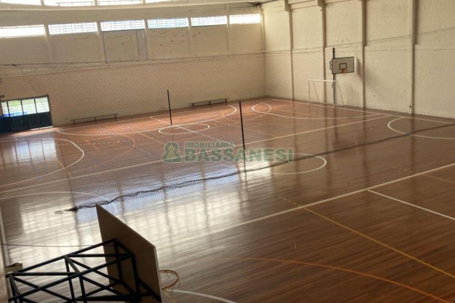 Pavilhão com 900m², no bairro Lourdes em Caxias do Sul para Alugar