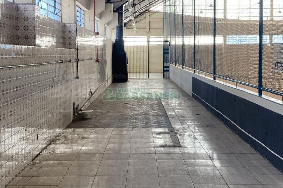 Pavilhão com 900m², no bairro Lourdes em Caxias do Sul para Alugar