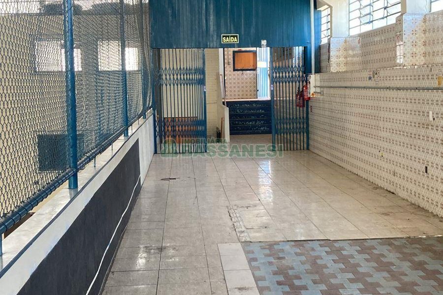 Pavilhão com 900m², no bairro Lourdes em Caxias do Sul para Alugar
