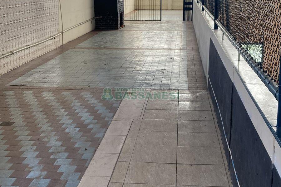 Pavilhão com 900m², no bairro Lourdes em Caxias do Sul para Alugar