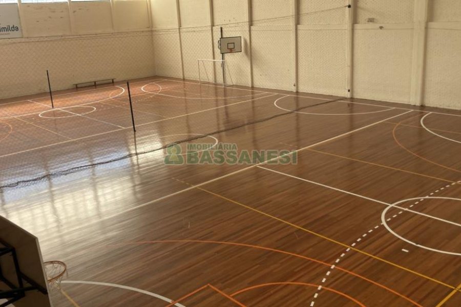 Pavilhão com 900m², no bairro Lourdes em Caxias do Sul para Alugar