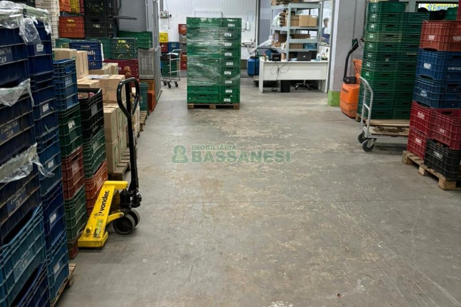 Pavilhão com 572m², no bairro Marechal Floriano em Caxias do Sul para Comprar