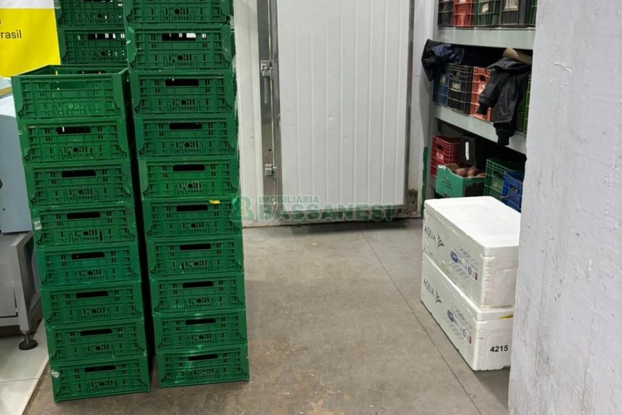 Pavilhão com 572m², no bairro Marechal Floriano em Caxias do Sul para Comprar