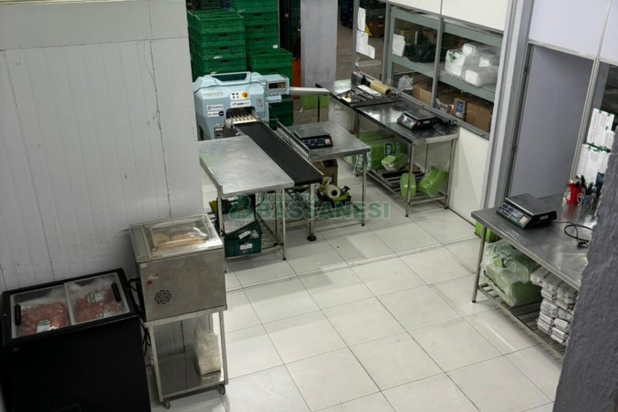 Pavilhão com 572m², no bairro Marechal Floriano em Caxias do Sul para Comprar