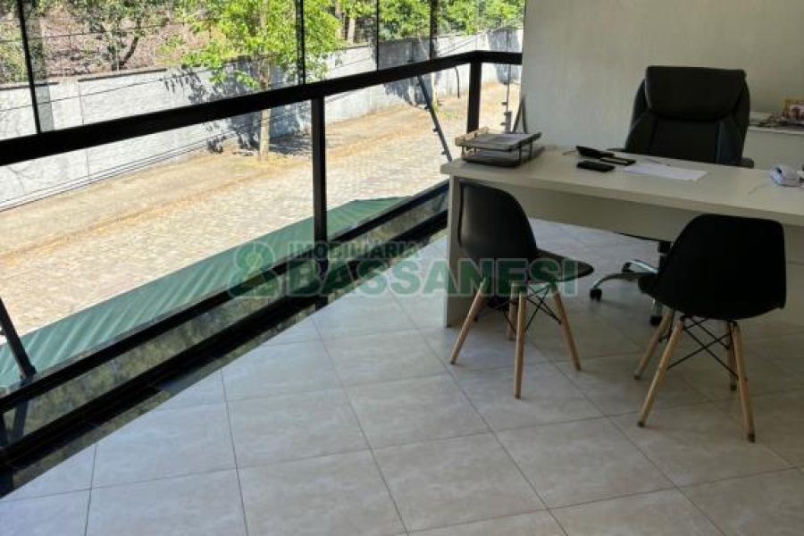 Pavilhão com 572m², no bairro Marechal Floriano em Caxias do Sul para Comprar