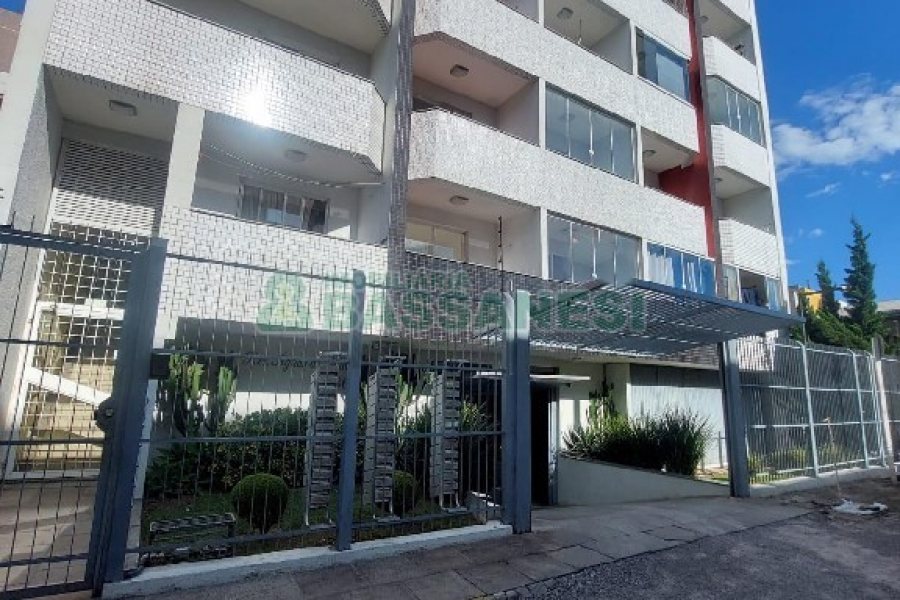 Kitinete Mobiliado com 37m², 1 dormitório, 1 vaga, no bairro Centro em Caxias do Sul para Alugar