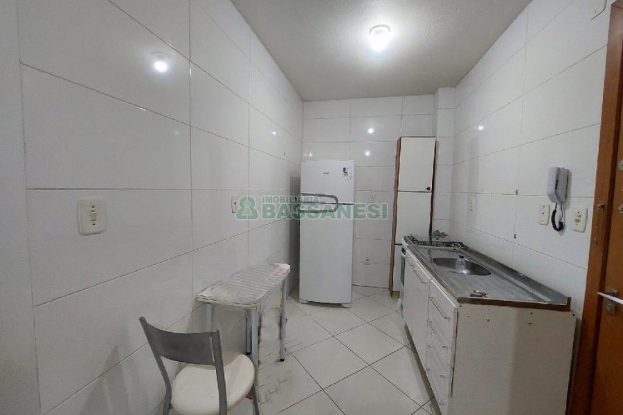 Kitinete Mobiliado com 37m², 1 dormitório, 1 vaga, no bairro Centro em Caxias do Sul para Alugar