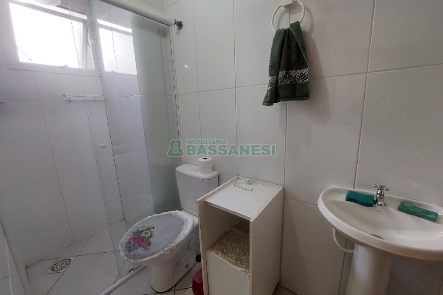 Kitinete Mobiliado com 37m², 1 dormitório, 1 vaga, no bairro Centro em Caxias do Sul para Alugar