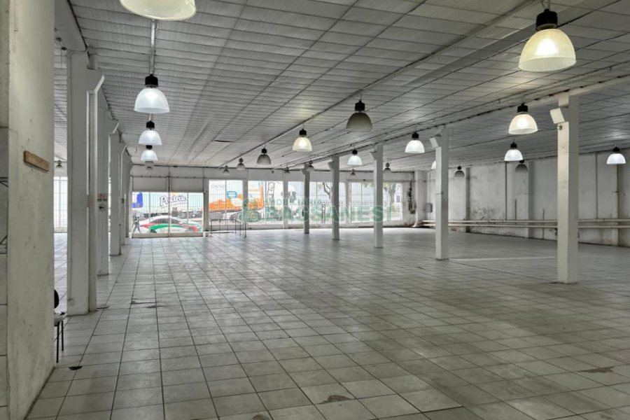 Pavilhão com 1970m², no bairro Centro em Caxias do Sul para Alugar