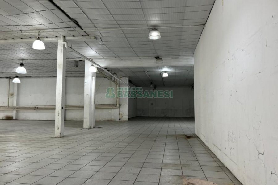 Pavilhão com 1970m², no bairro Centro em Caxias do Sul para Alugar