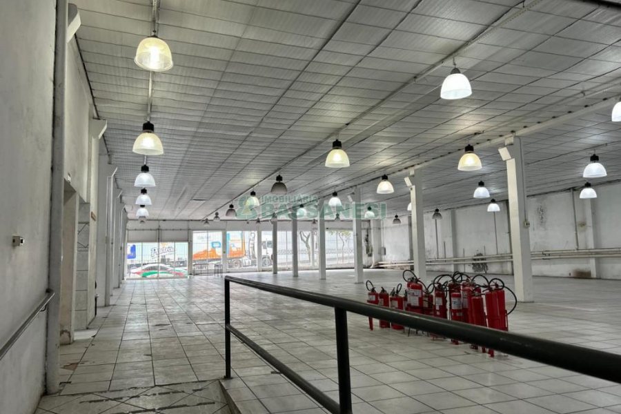 Pavilhão com 1970m², no bairro Centro em Caxias do Sul para Alugar