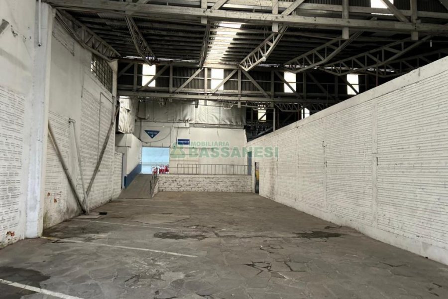 Pavilhão com 1970m², no bairro Centro em Caxias do Sul para Alugar