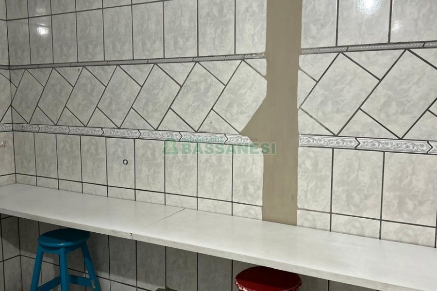 Pavilhão com 1970m², no bairro Centro em Caxias do Sul para Alugar