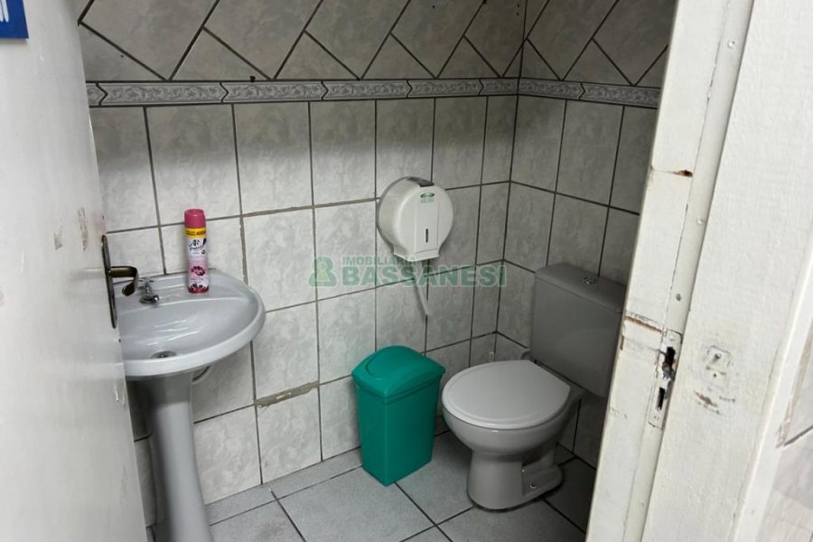 Pavilhão com 1970m², no bairro Centro em Caxias do Sul para Alugar