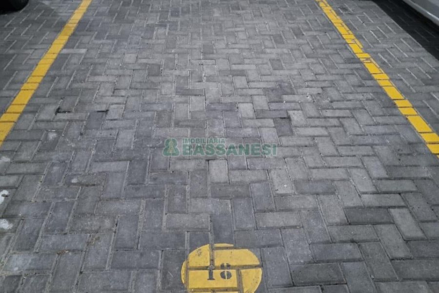 Sala com 52m², 1 vaga, no bairro Panazzolo em Caxias do Sul para Comprar