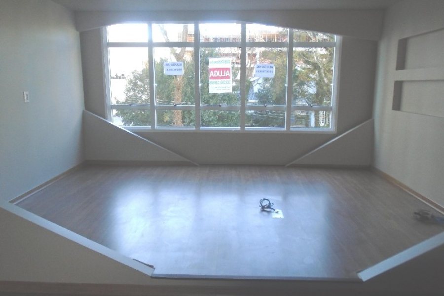 Sala com 52m², 1 vaga, no bairro Panazzolo em Caxias do Sul para Comprar