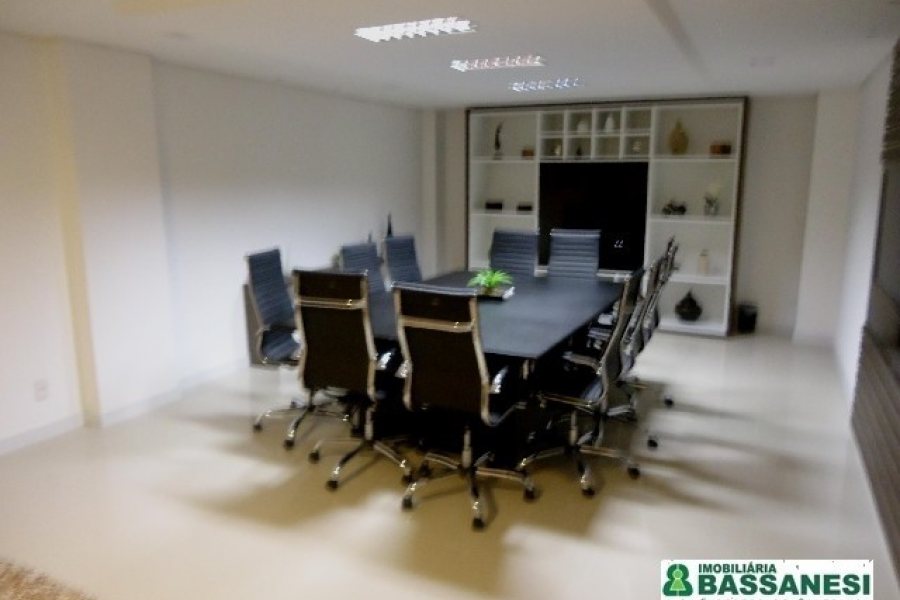 Sala com 52m², 1 vaga, no bairro Panazzolo em Caxias do Sul para Comprar