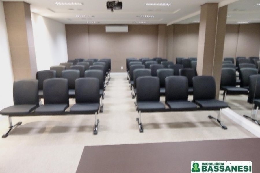 Sala com 52m², 1 vaga, no bairro Panazzolo em Caxias do Sul para Comprar