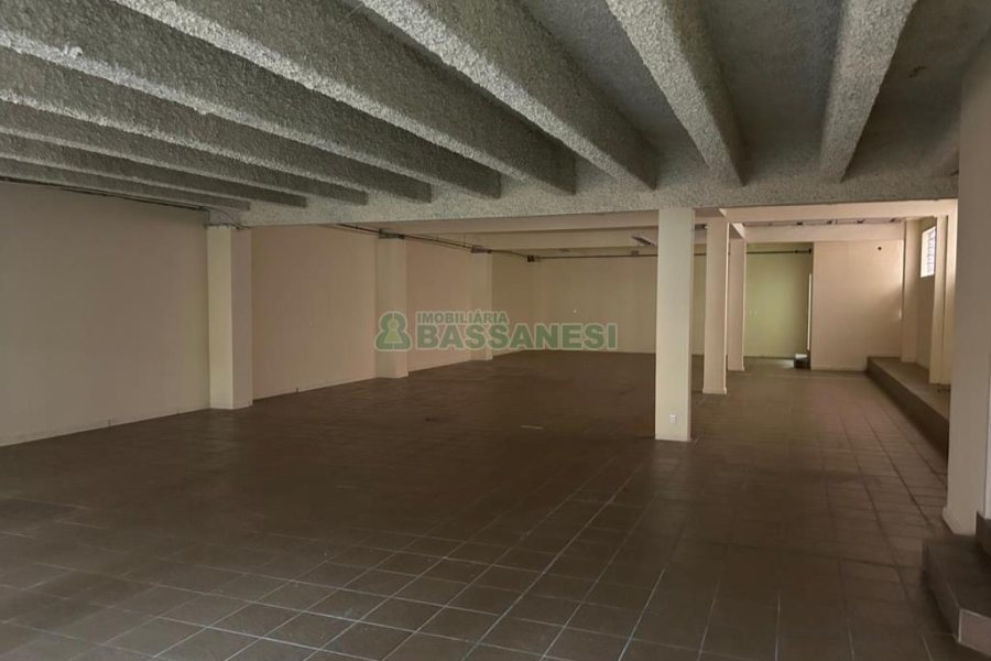 Sala com 260m², no bairro Centro em Caxias do Sul para Alugar