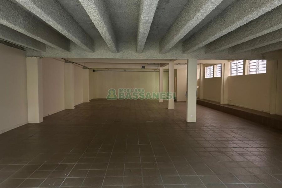 Sala com 260m², no bairro Centro em Caxias do Sul para Alugar