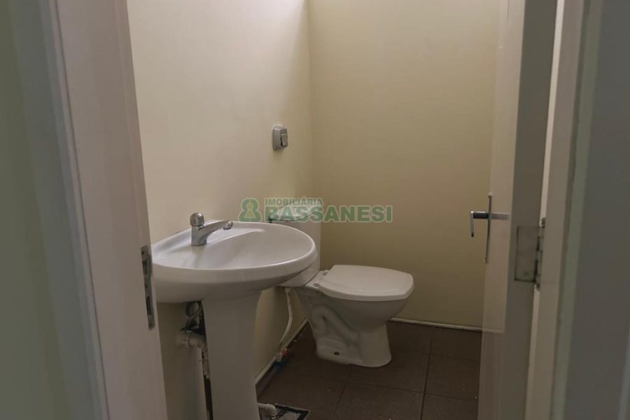 Sala com 260m², no bairro Centro em Caxias do Sul para Alugar