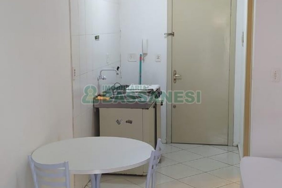 Kitinete Mobiliado com 32m², 1 dormitório, no bairro Presidente Vargas em Caxias do Sul para Comprar