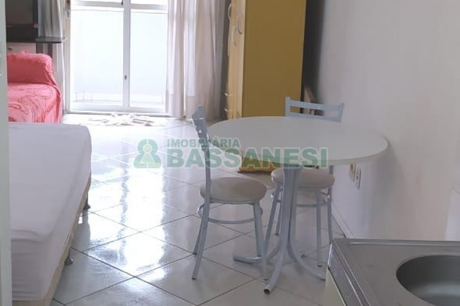 Kitinete Mobiliado com 32m², 1 dormitório, no bairro Presidente Vargas em Caxias do Sul para Comprar