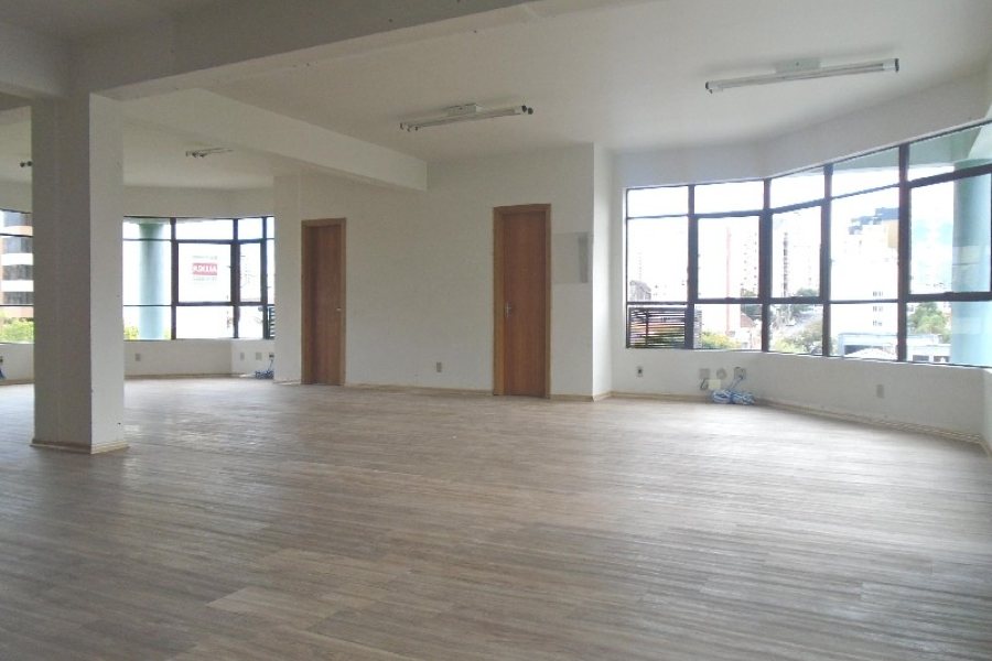 Sala com 118m², 1 vaga, no bairro Centro em Caxias do Sul para Comprar