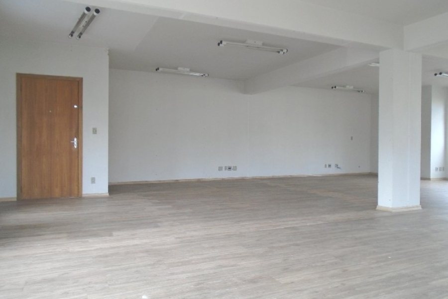 Sala com 118m², 1 vaga, no bairro Centro em Caxias do Sul para Comprar