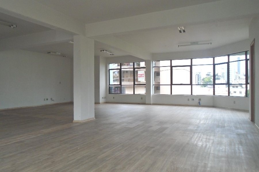 Sala com 118m², 1 vaga, no bairro Centro em Caxias do Sul para Comprar