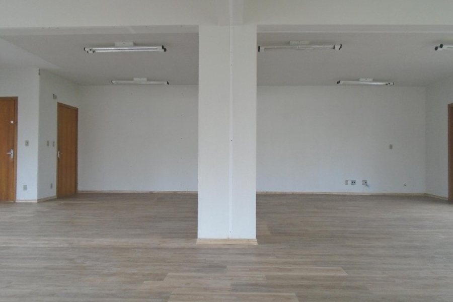 Sala com 118m², 1 vaga, no bairro Centro em Caxias do Sul para Comprar