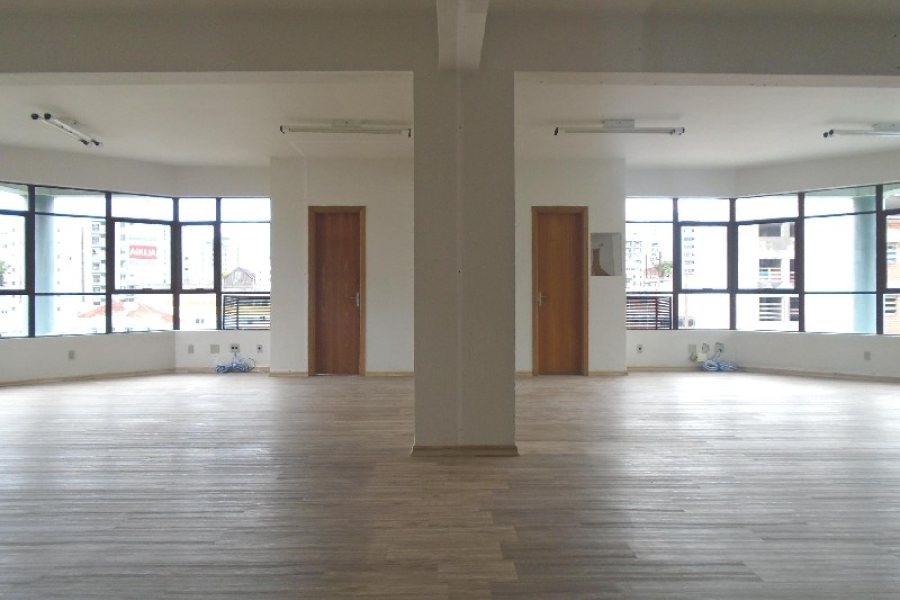 Sala com 118m², 1 vaga, no bairro Centro em Caxias do Sul para Comprar