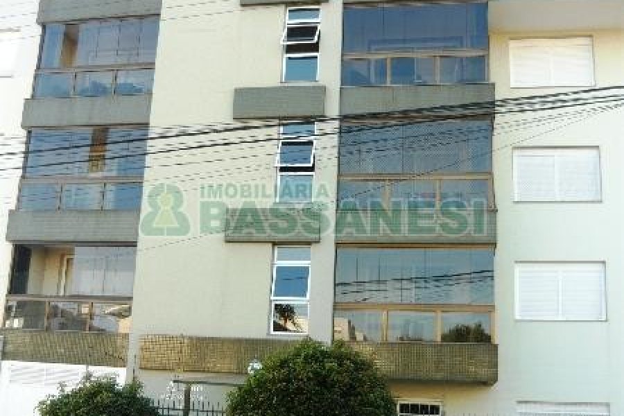 Apartamento com 142m², 3 dormitórios, 2 vagas, no bairro Sagrada Família em Caxias do Sul para Comprar